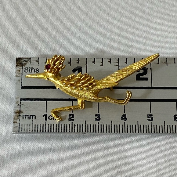 Glamour PHX Gold Colored Roadrunner Brooch Pin Signed Red Eye - Picture 4 of 7